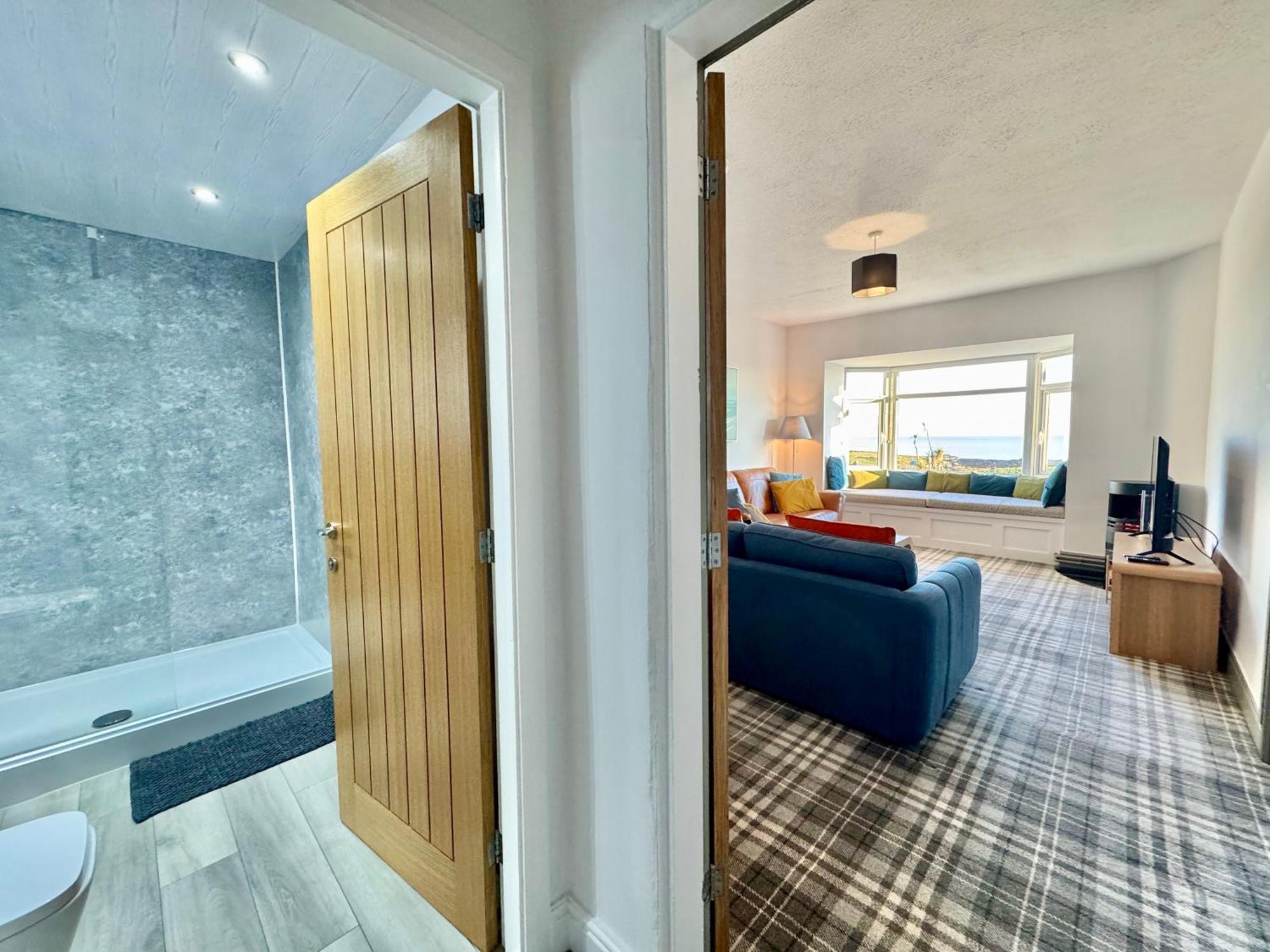 Lagoon View - Sea View- Pet Friendly - 2 Bed Apt - En-Suite Trearddur Exterior photo