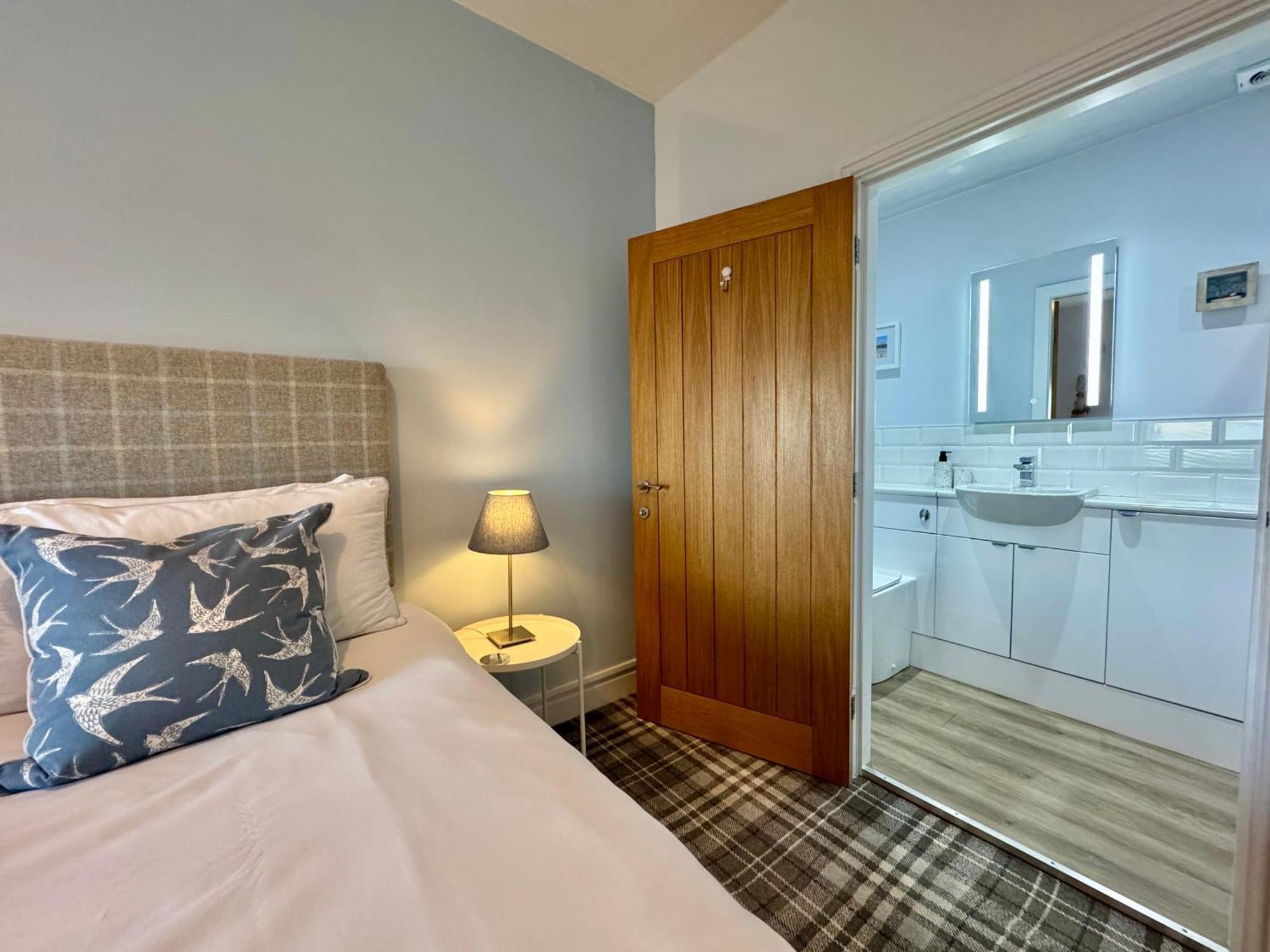 Lagoon View - Sea View- Pet Friendly - 2 Bed Apt - En-Suite Trearddur Exterior photo