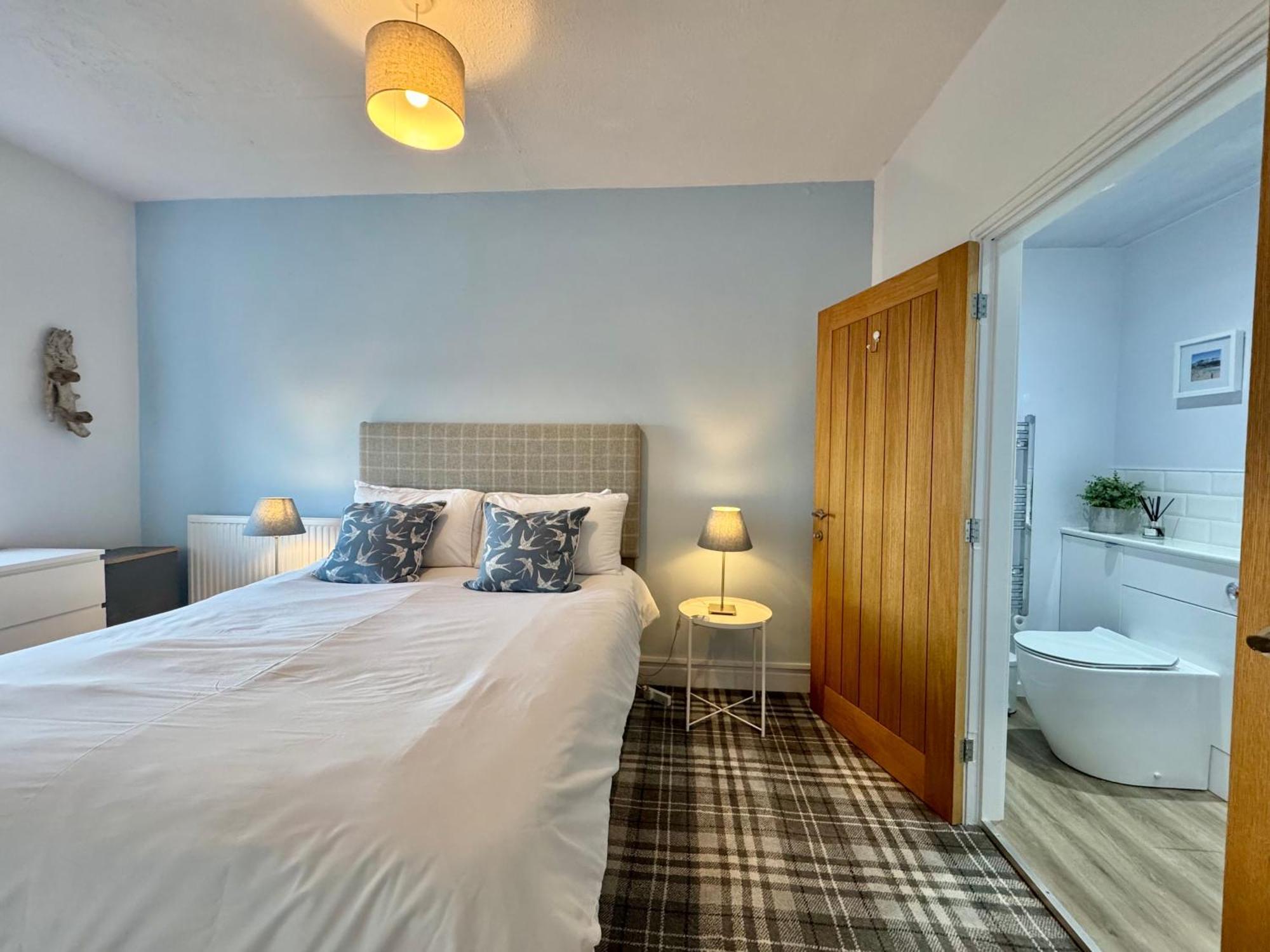 Lagoon View - Sea View- Pet Friendly - 2 Bed Apt - En-Suite Trearddur Exterior photo